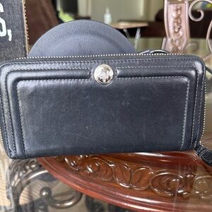 Vintage Coach Black Leather Wallet with Silver Zipper